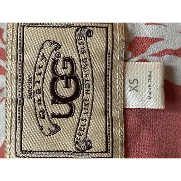 UGG Red and White Floral Robe - Picture 3 of 3